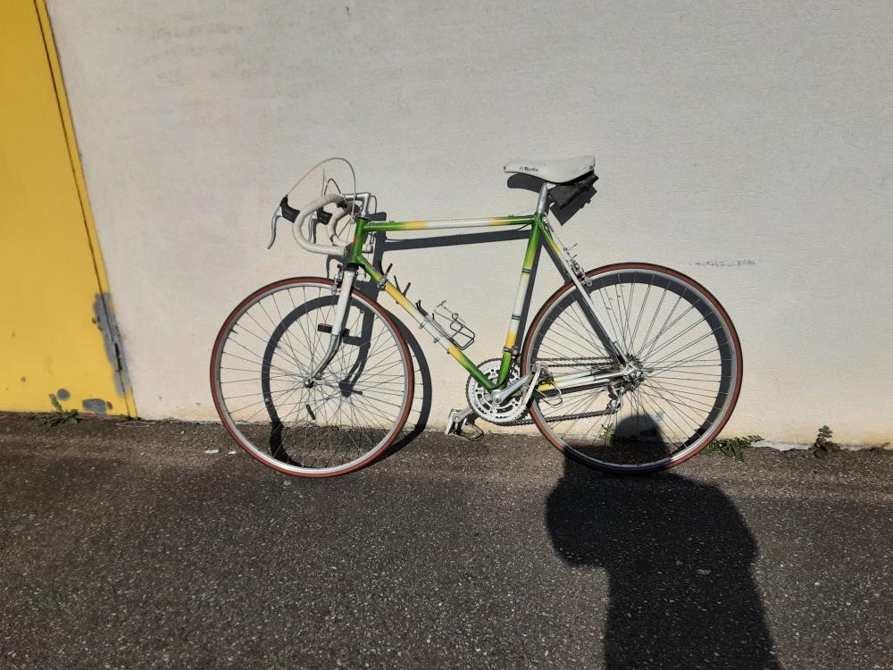 VELO COURSE VERT JAUNE ET BLANC