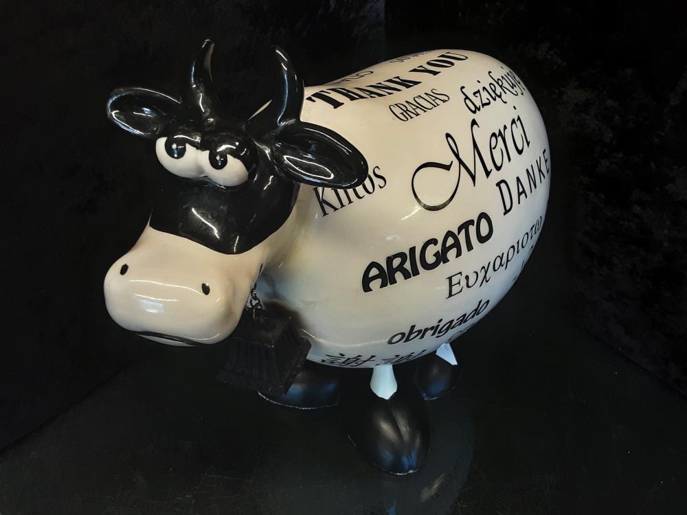 VACHE EN PORCELAINE TGM MONTÉE SUR RESSORTS