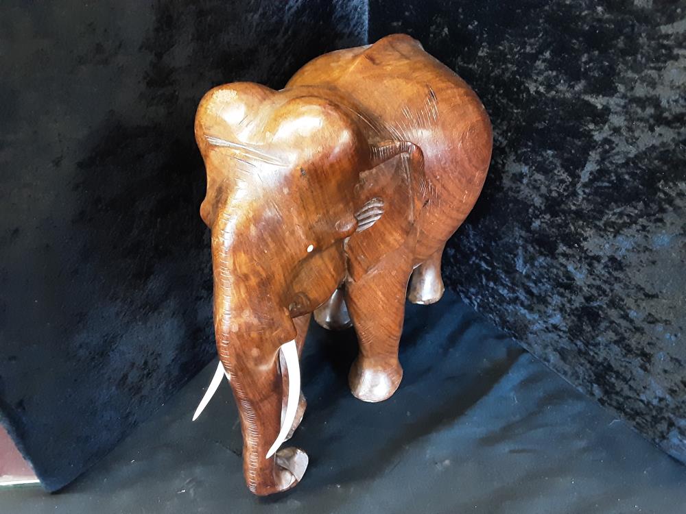 ELEPHANT EN BOIS TGM