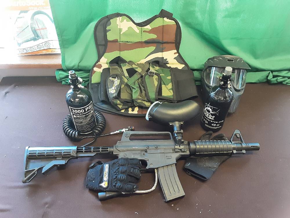 ENSEMBLE AIR SOFT BRAVO ONE AVEC ACCESSOIRES ET BONBONNE GAZ 