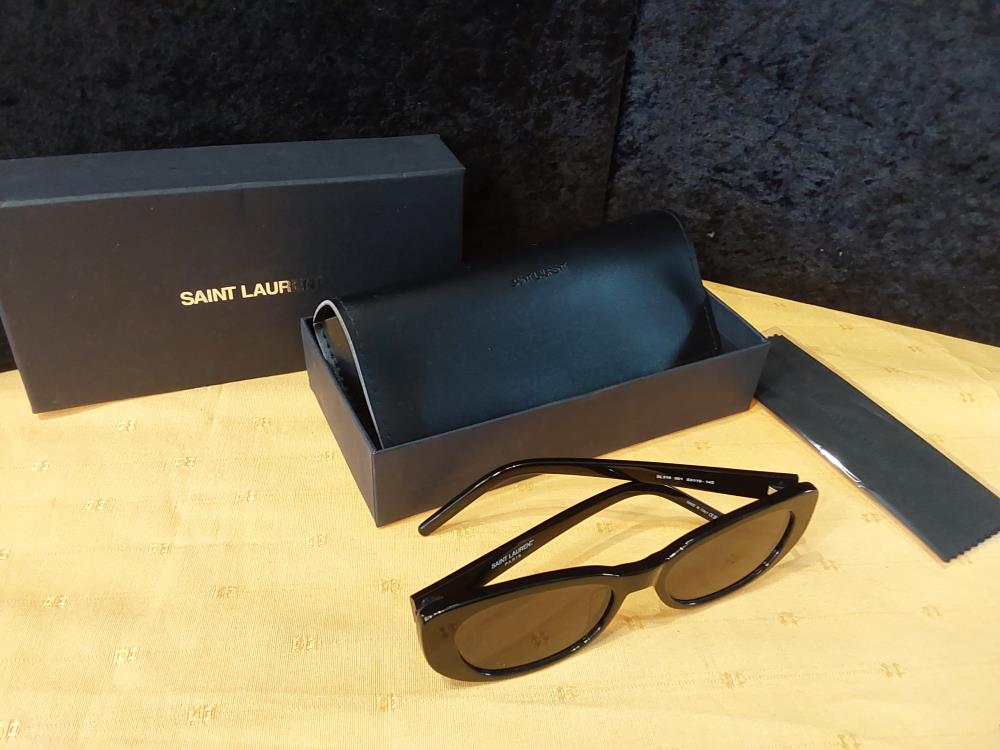PAIRE DE LUNETTES YVES SAINT LAURENT SL316 001