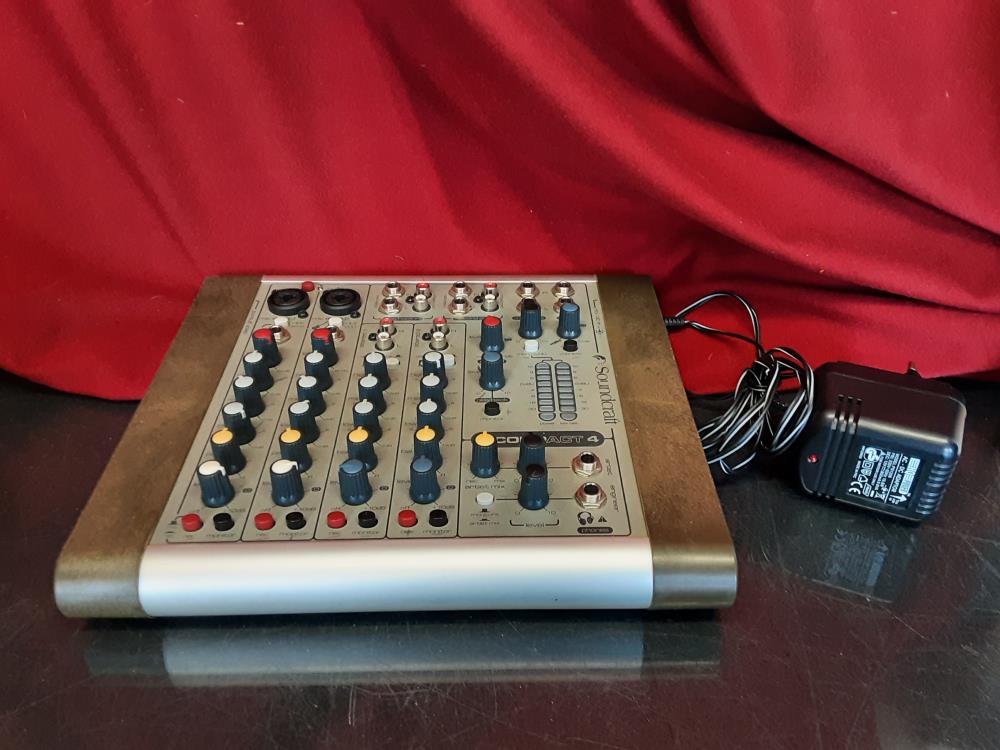 TABLE DE MIXAGE SOUNDCRAFT CAMPACT 4