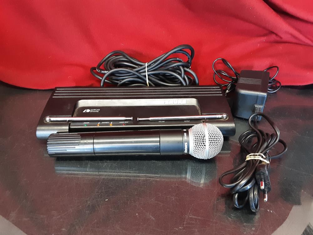 MICROPHONE AVEC BOITIER SHURE