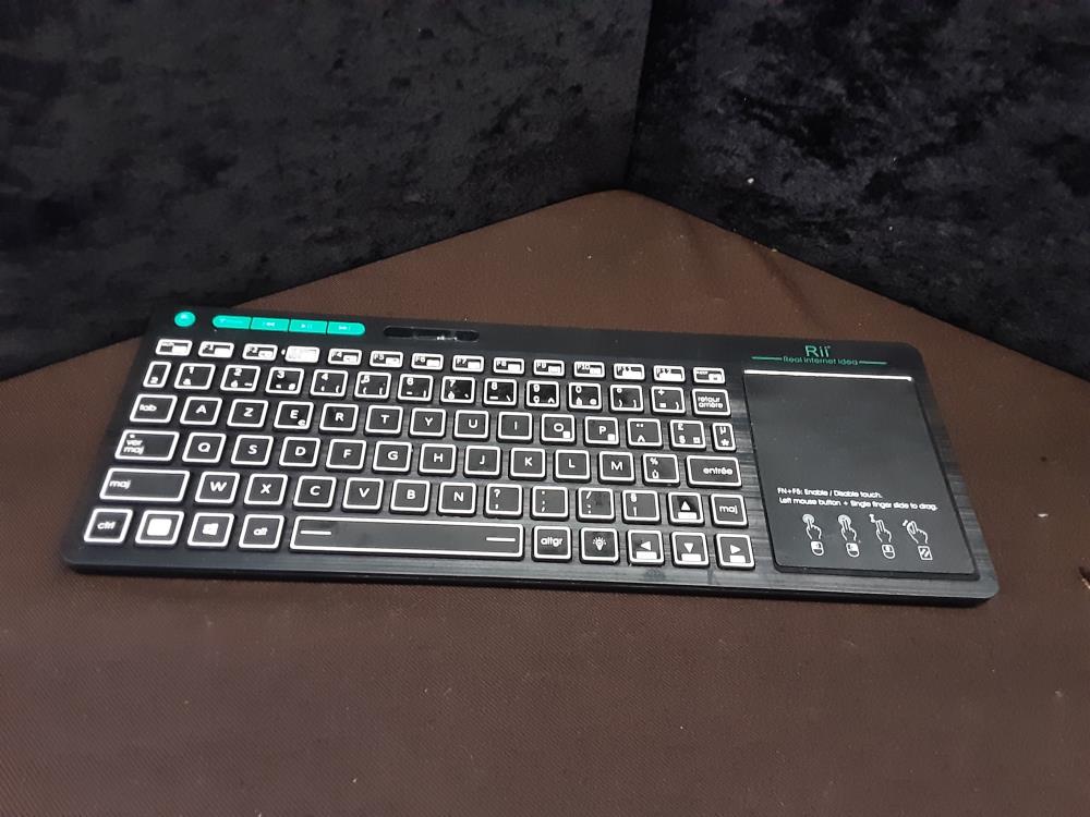 CLAVIER RII BLUETOOTH AVEC PAVÉ TACTILE RT518S
