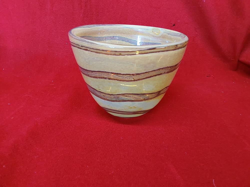 VASE  PATE DE VERRE JAUNE A BANDE BRUNE