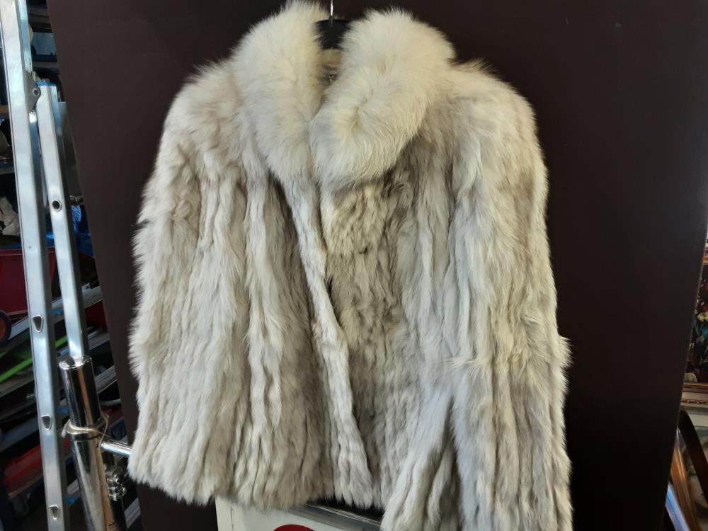 VESTE EN RENARD BLANC