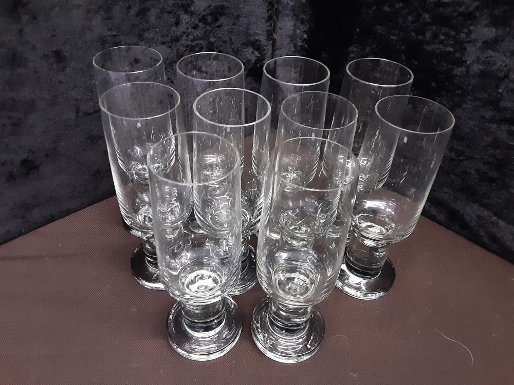 LOT DE 10 VERRES À CHAMPAGNE DESIGN