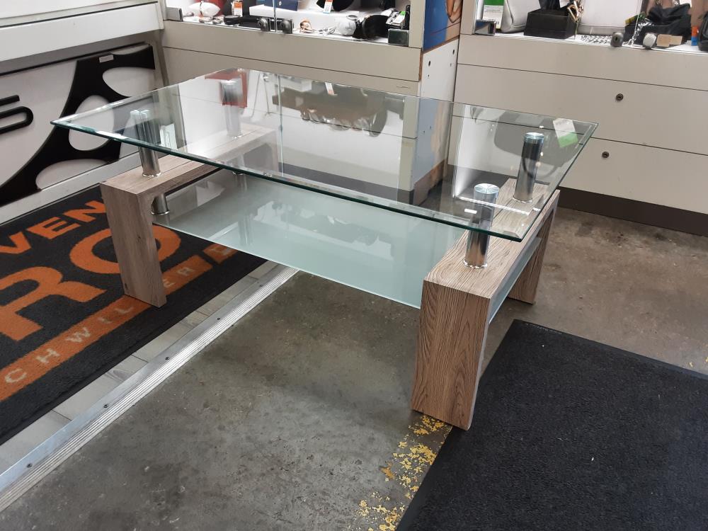 TABLE BASSE DESSUS VERRE