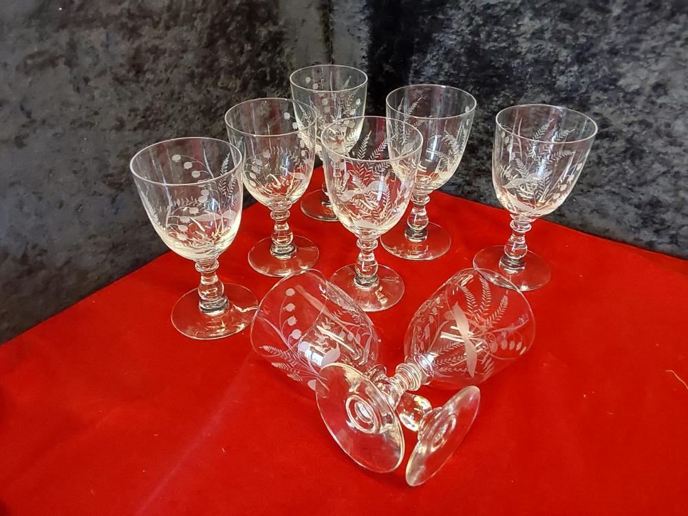 LOT DE 8 VERRES SUR PIED CRISTAL DÉCOR MUGUET 