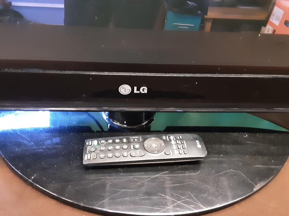 TÉLÉVISEUR HD 108CM LG AVEC TÉLÉCOMMANDE