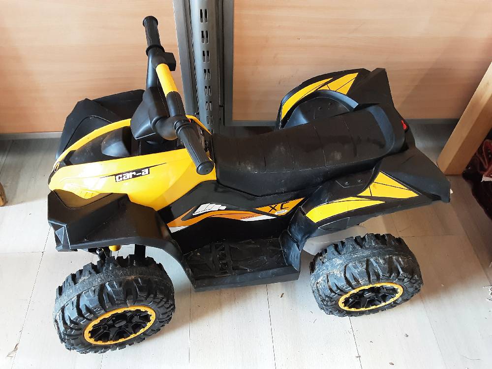 QUAD ÉLECTRIQUE POUR ENFANT JAUNE/NOIR (370-235V90YL) 2ÈME CHOIX