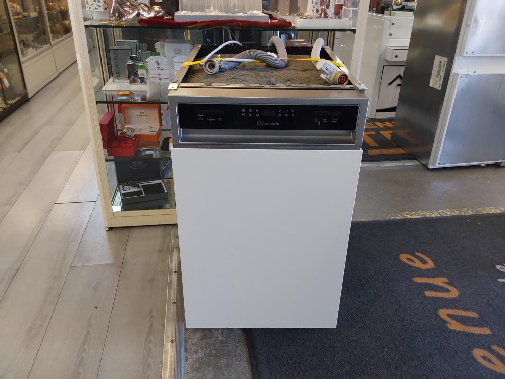 LAVE VAISSELLE INTEGRABLE 6 COUVERTS BAUKNECHT 