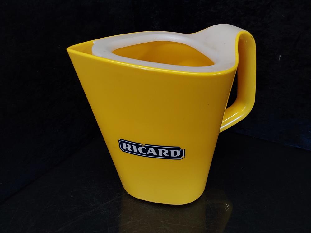 CRUCHE TRIANGULAIRE PVC RICARD