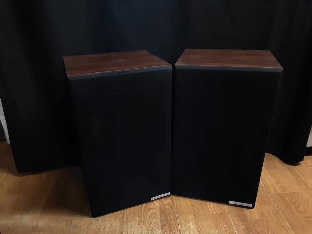 PAIRE DE HP L.E.S 40W 8 OHMS