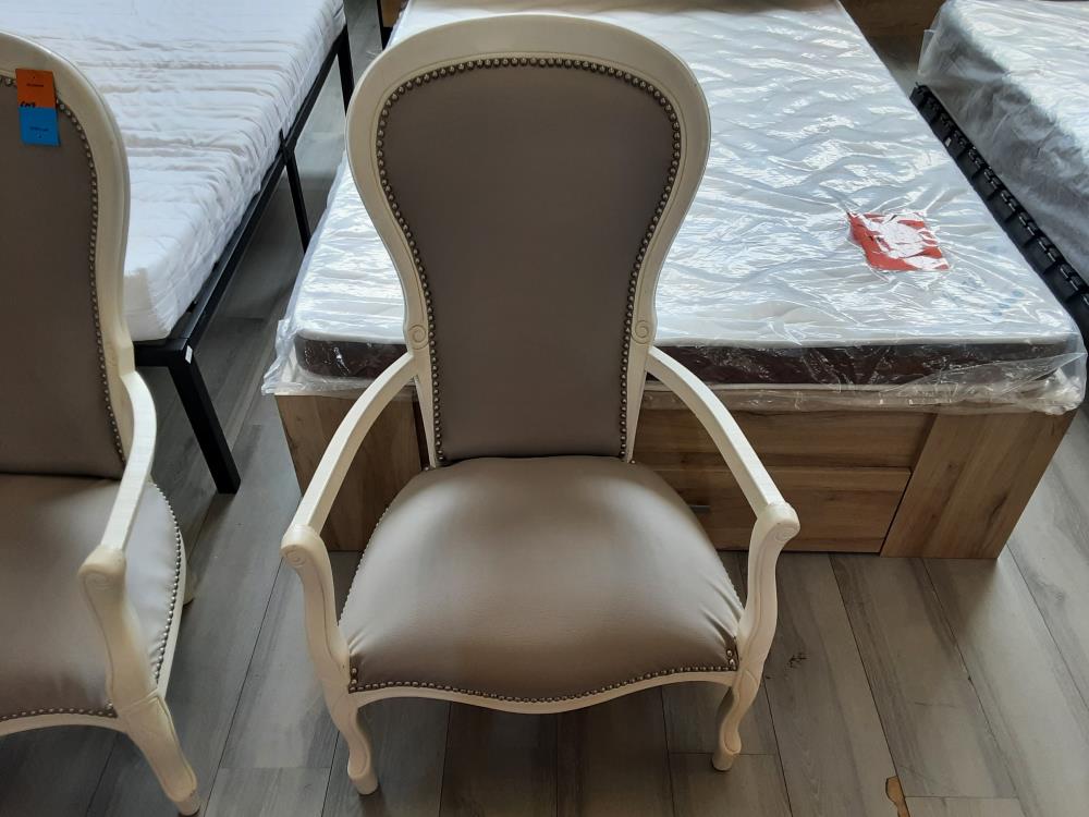 FAUTEUIL BLANC ET GRIS