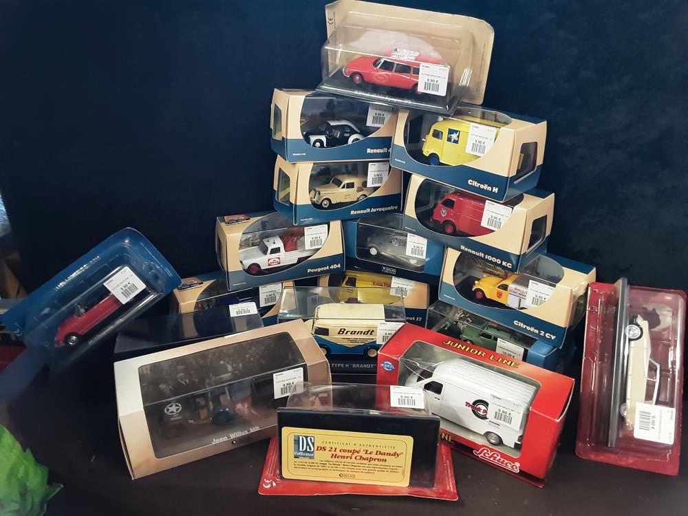 VOITURE MINIATURE 1:43