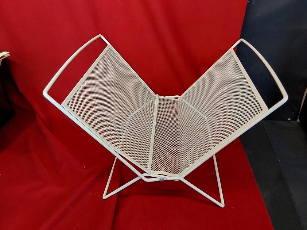 PORTE REVUES PLIABLE METAL BLANC