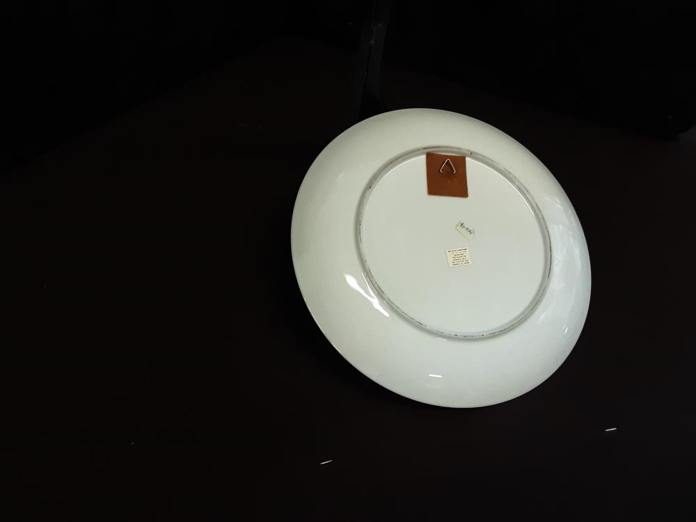 ASSIETTE DECOR ASIATIQUE BLEU ET ROUGE DIAM.26CM