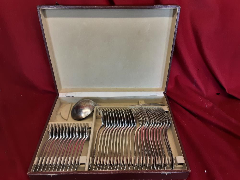 MÉNAGÈRE M.A. ART DECO 37 PIÈCES