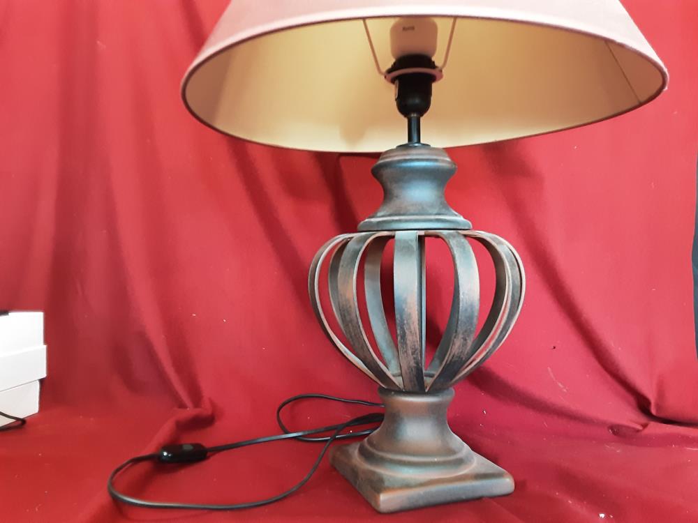 LAMPE PIED PORCELAINE CHOCOLAT 