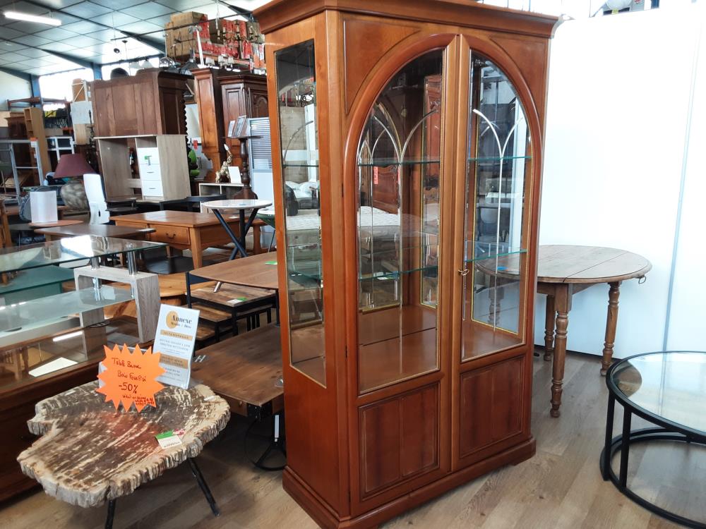 VITRINE 2 PORTES VITRE BISEAUTÉ  MERISIER