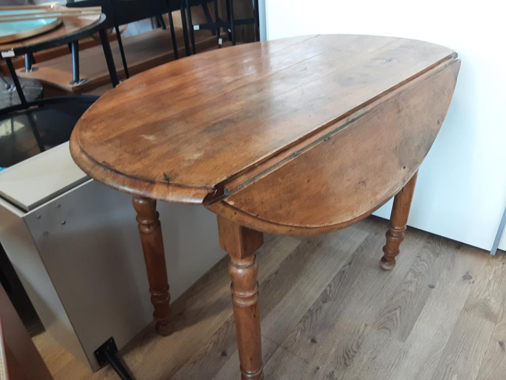 TABLE OVALE A RABAT A RESTAURER