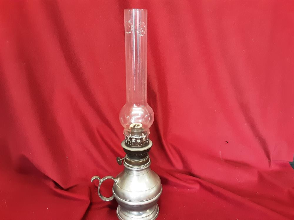 LAMPE A PETROLE EN ETAIN + VERRE