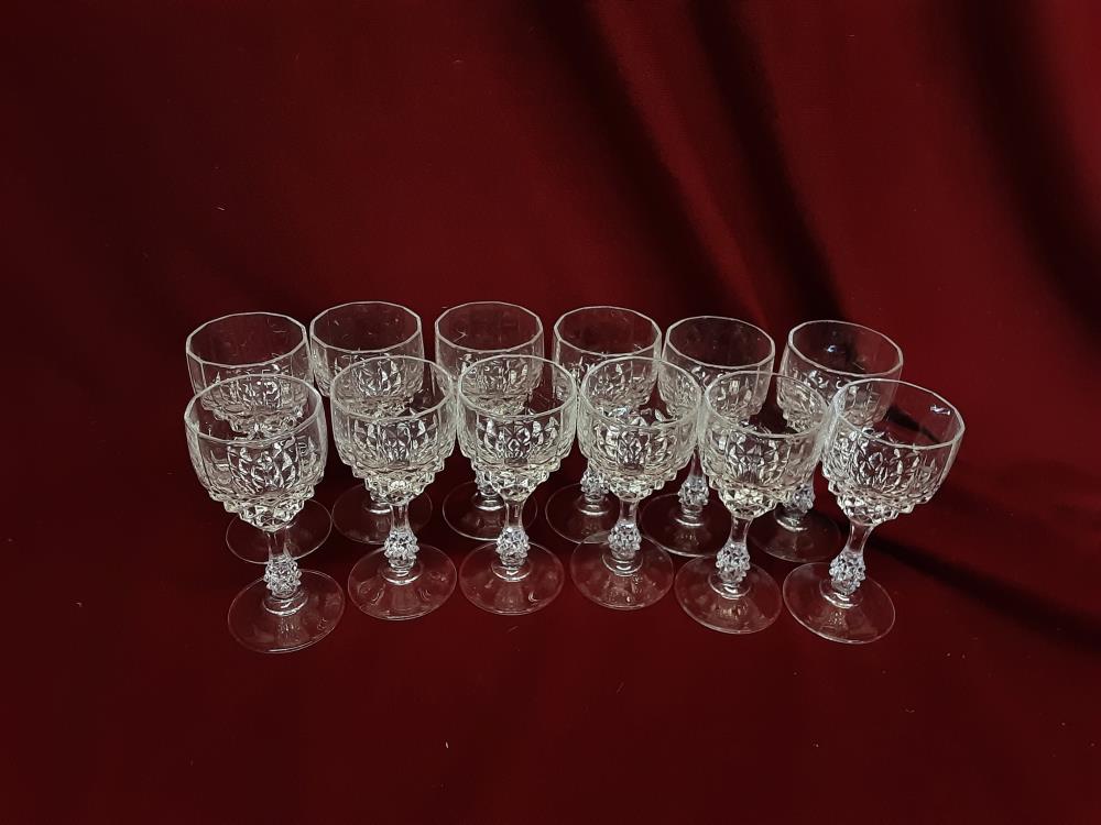 LOT DE 12 VERRES A SCHNAPS EN CRISTAL