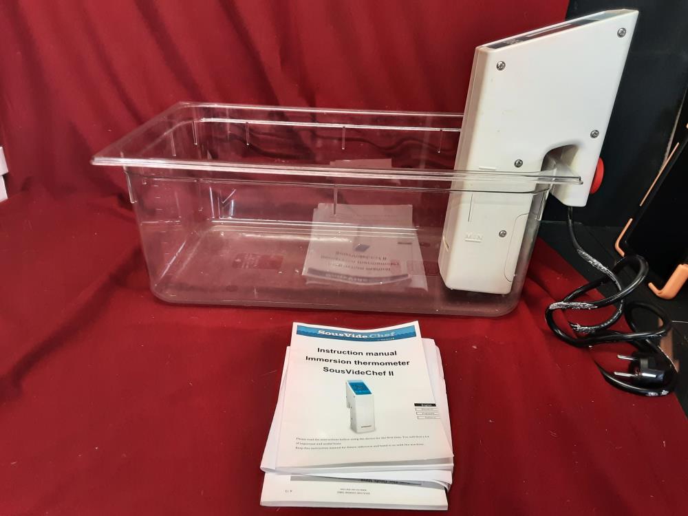 CONTROLEUR DE CUISSON SOUS VIDE AVEC BAC 