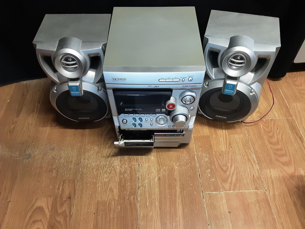 CHAINE HIFI SAMSUNG TRIPLE CD - DOUBLE CASSETTES ET 2 HP