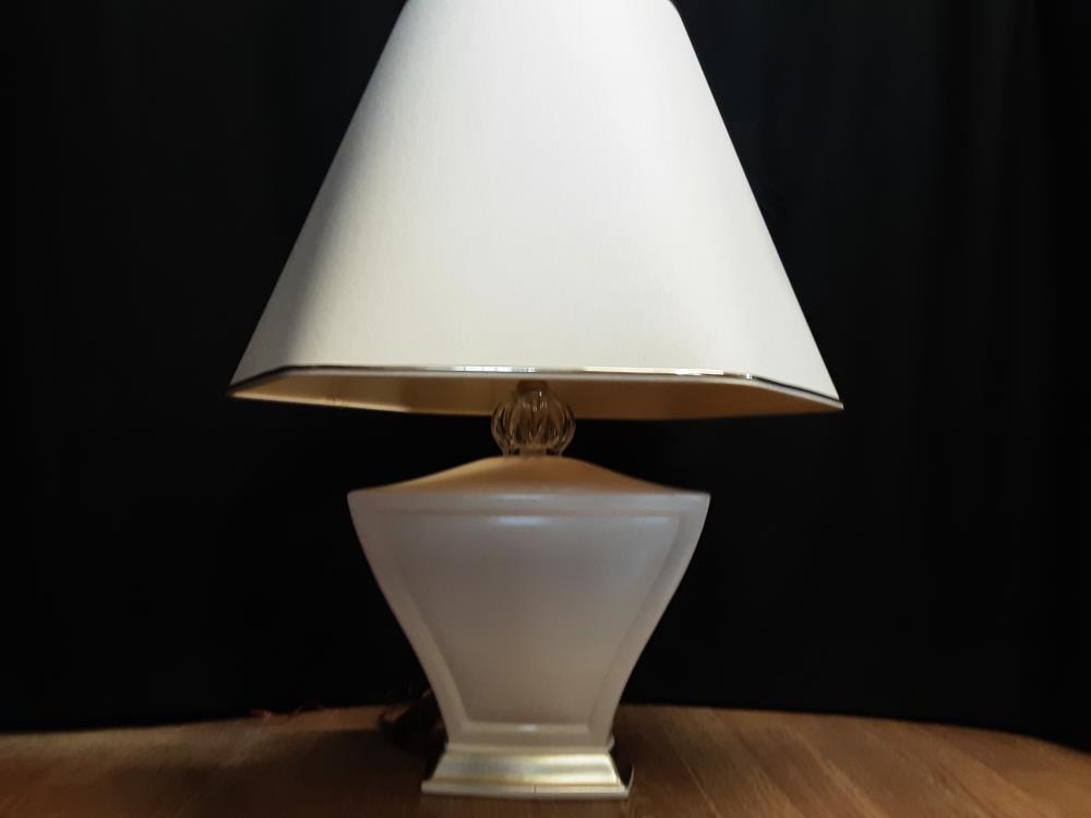 LAMPE TGM CREME PORCELAINE BLANCHE ET DORÉE