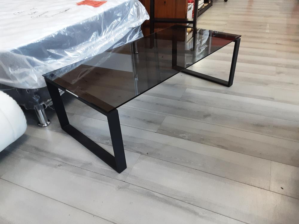 TABLE BASSE PLATEAU VERRE FUME NOIR PIED METAL