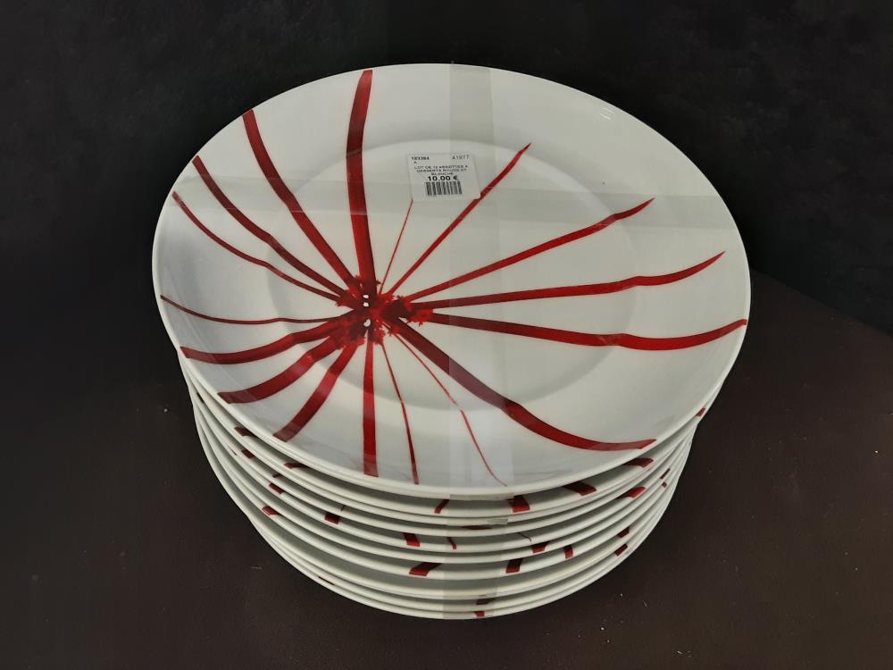 LOT DE 12 ASSIETTES À DESSERTS ROUGE ET BLANCHE