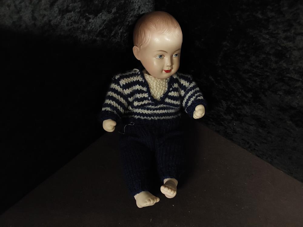 POUPÉE PORCELAINE ET CELLULOID PM GARCON TENUE BLEUE ET BLANCHE