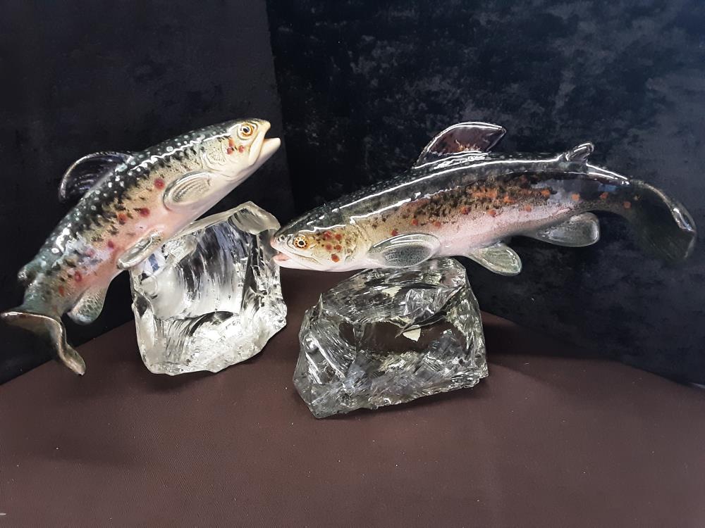 POISSON CERAMIQUE SIGNÉ GAUGLOFF SUR SOCLE 