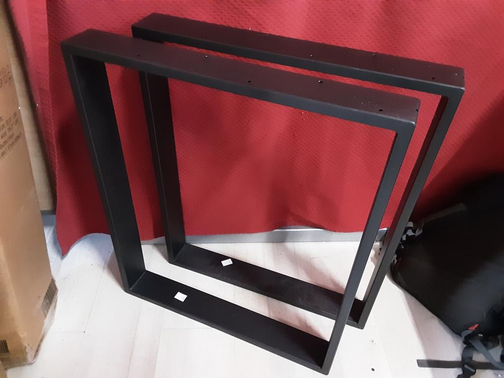 LOT DE 2 PIEDS DESIGN ACIER NOIR H.72CM (B82-005V00BK) 2ÈME CHOIX