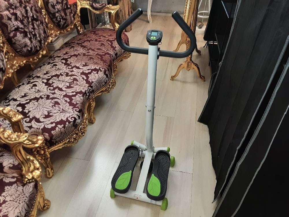 STEPPER AVEC GUIDON NOIR/BLANC/VERT (A90-263WT) 2ÈME CHOIX