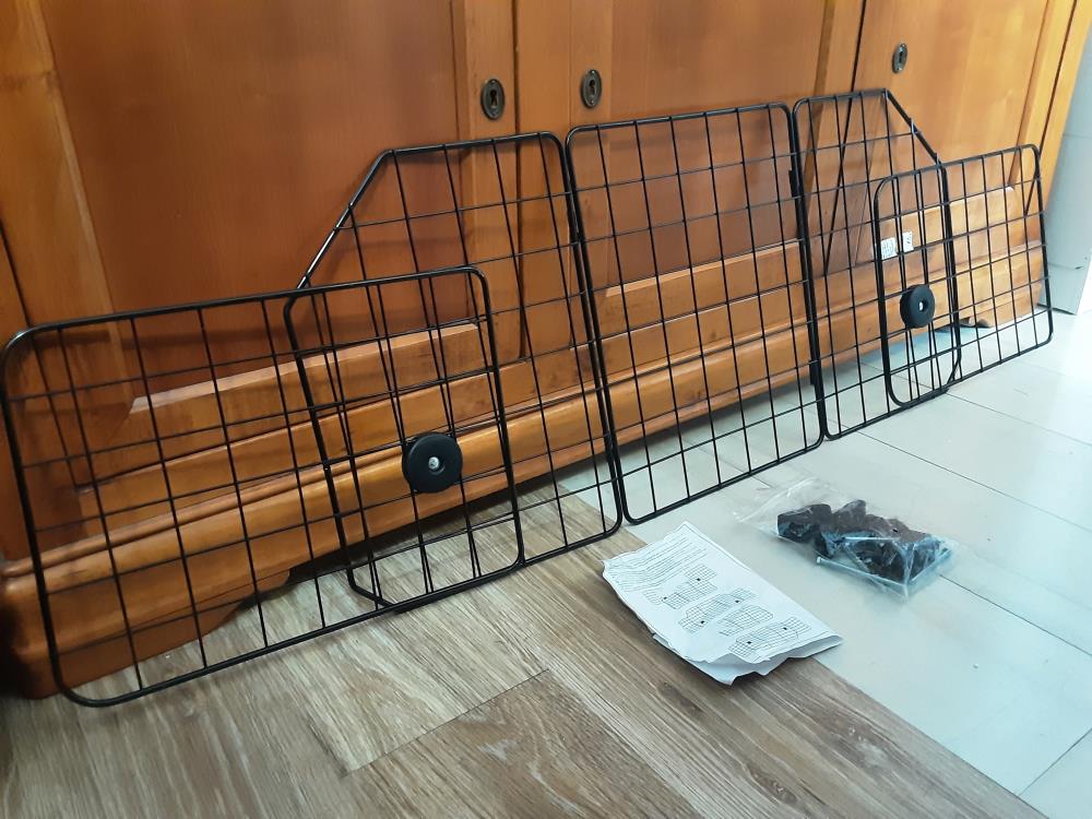 GRILLE DE SÉPARATION VOITURE POUR ANIMAUX (D00-200V00BK) 2ÈME CHOIX