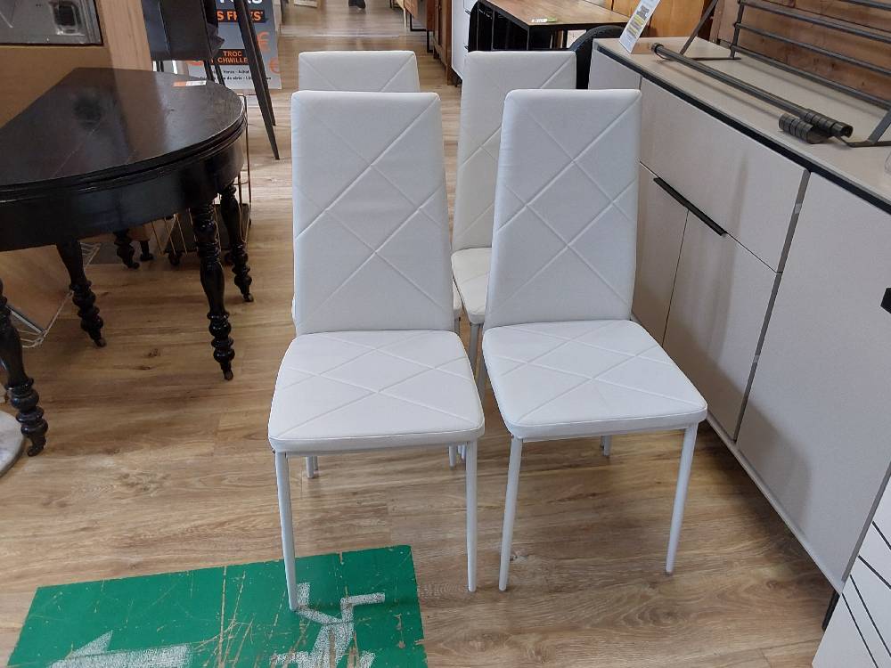 LOT DE 4 CHAISES SIMILI BLANC (835-835V00WT) 2ÈME CHOIX