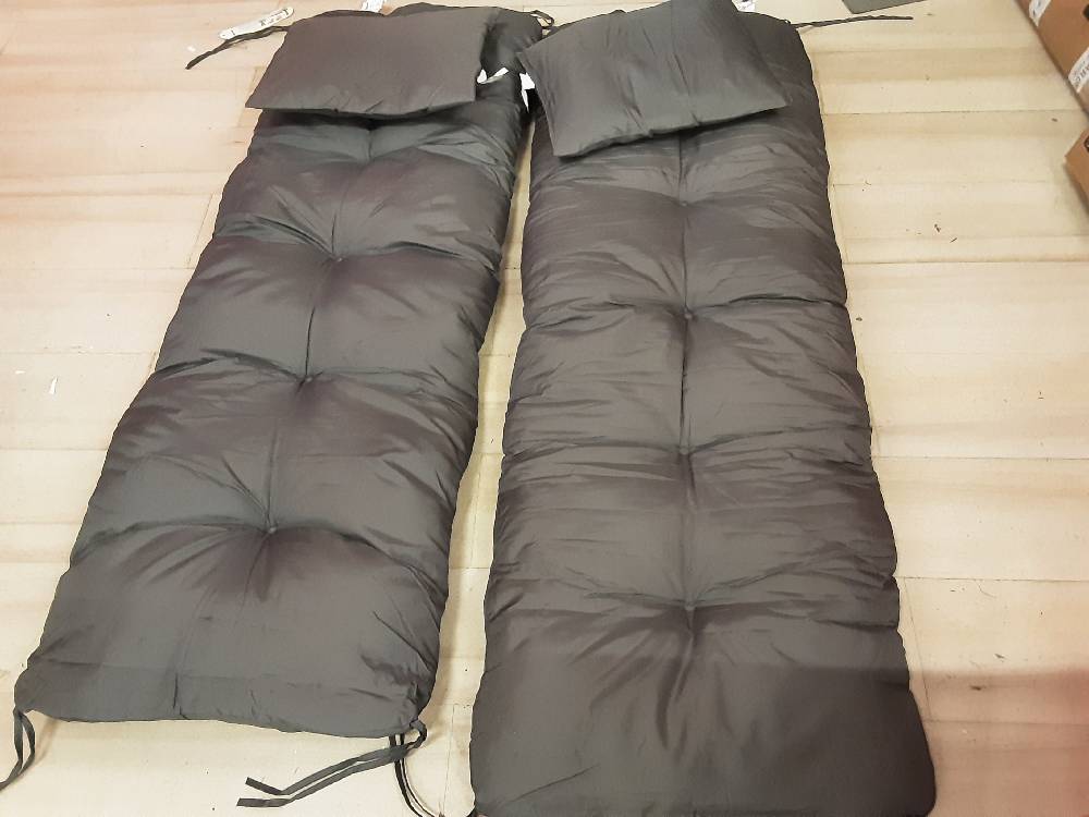 ENSEMBLE DE 4 COUSSINS EXT. GRIS (84G-356V00CG) 2ÈME CHOIX