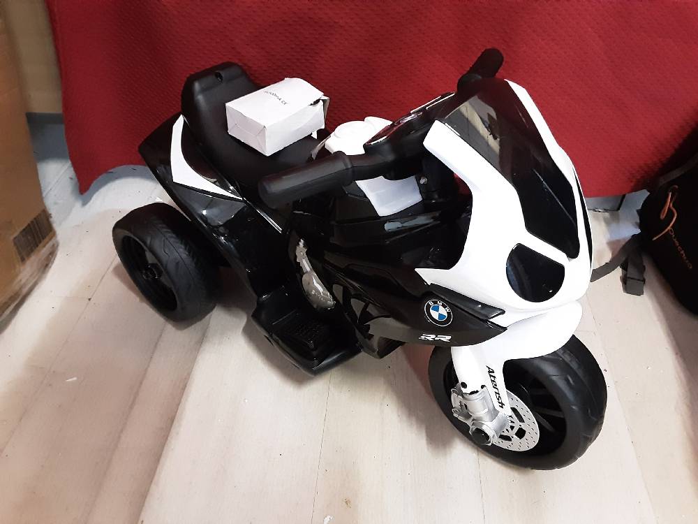 MOTO ELECTRIQUE ENFANT BMW S1000 RR (370-064BK) 2ÈME CHOIX