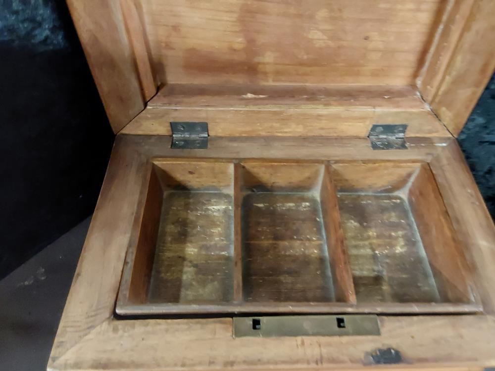 BOITE A BIJOUX ANCIENNE  EN BOIS