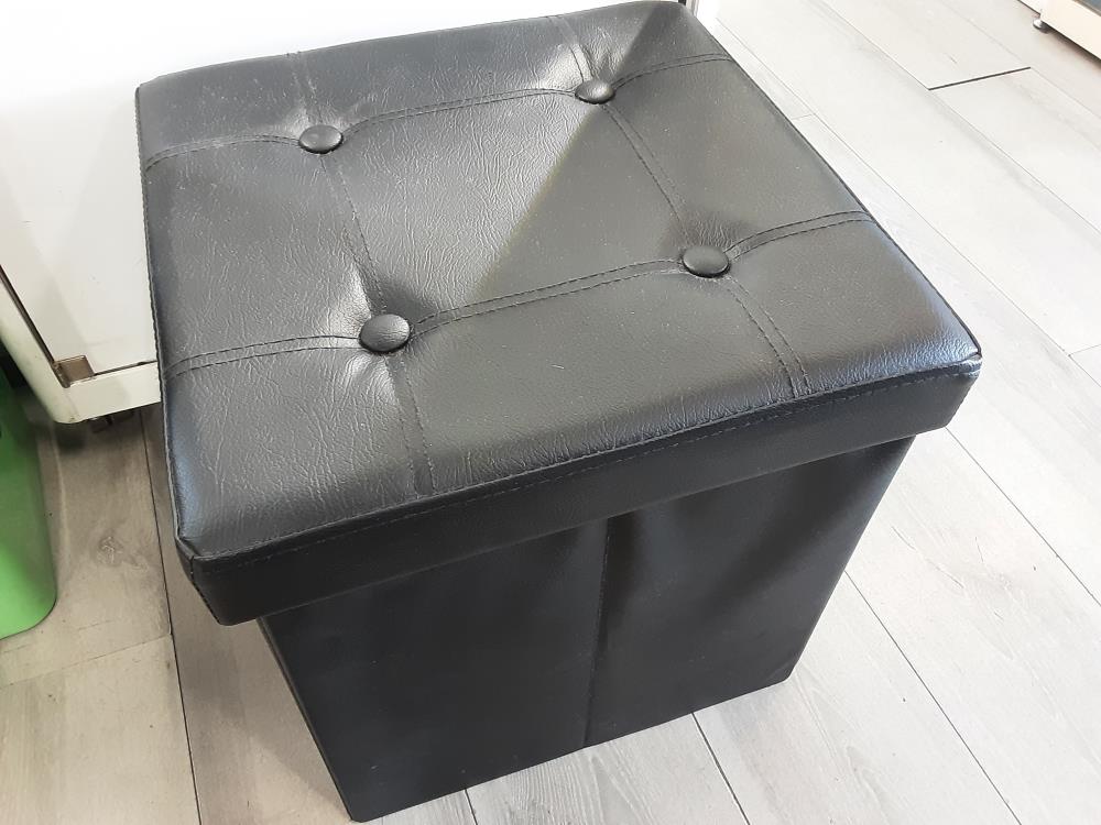 POUF CARRE SIMILI NOIR