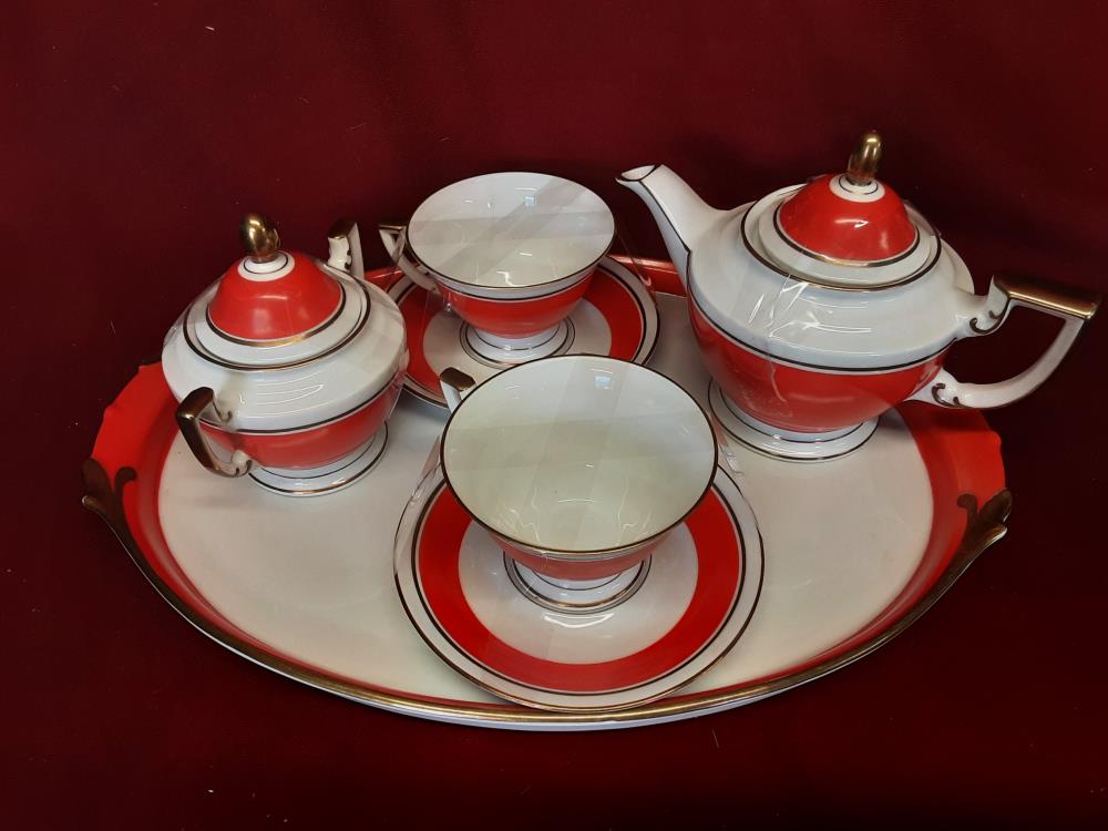 SERVICE A THE PORCELAINE BAVARIA MODELE LUISE ROUGE ET BLANC - A RESTAURER - A COMPLETER