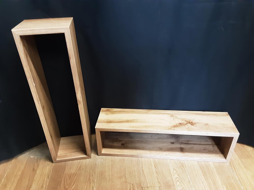 ETAGERE MURALE EN BOIS MASSIF
