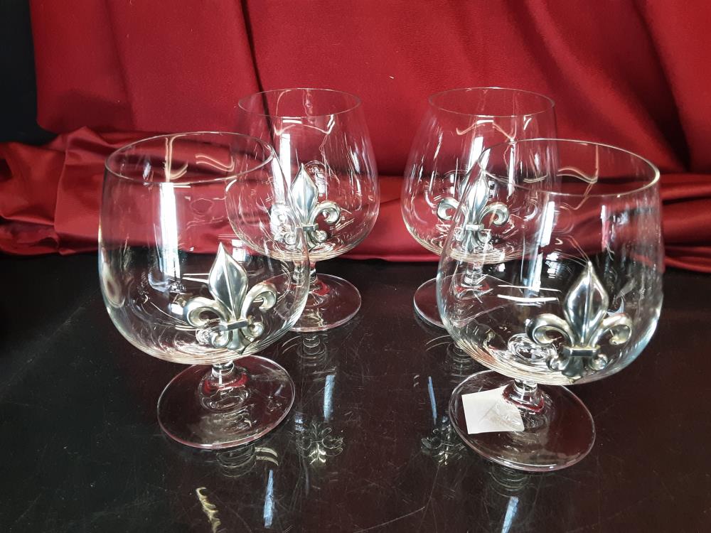 LOT DE 4 VERRES A COGNAC GM AVEC BLASON ETAIN