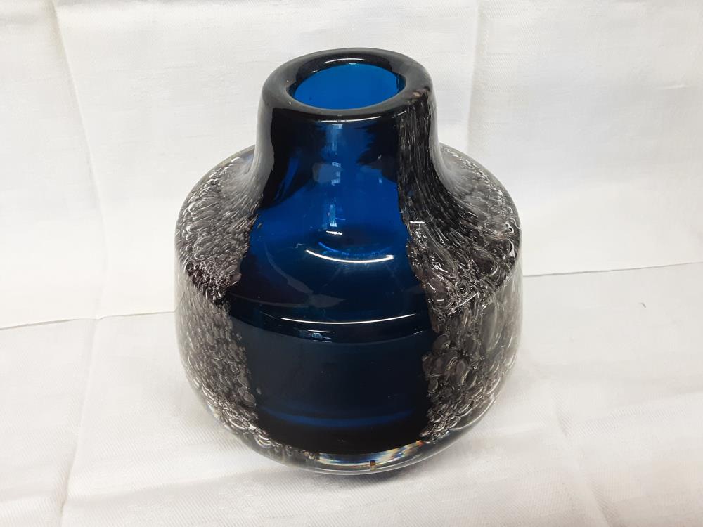 VASE PATE DE VERRE BLEUE, HEINRICH LOFFELHARDT, AVEC INCLUSIONS BULLES DE 1950