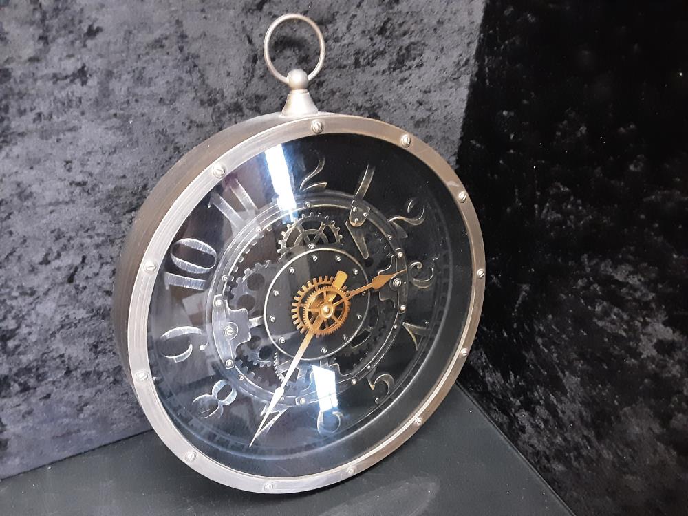 PENDULE MURALE A PILE MM CADRE COULEUR BRONZE A ENGRENAGES DIAMETRE 27CM
