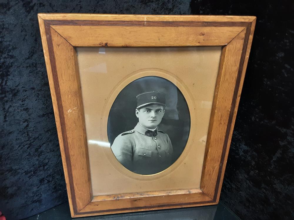 TABLEAU PORTRAIT MILITAIRE N-B CADRE BOIS