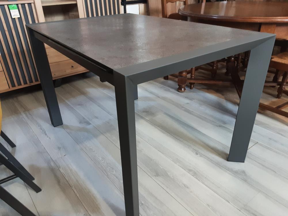 TABLE PLATEAU CERAMIQUE PIED METAL GRIS 1 ALLONGE DE 60 CM= 182 CM OUVERTE